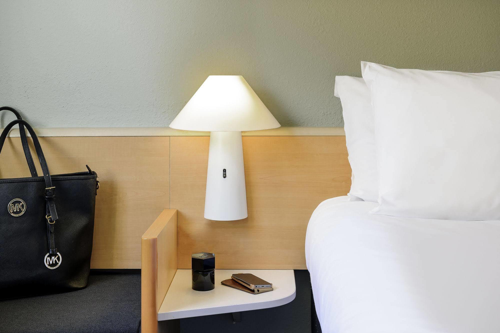 Hotel Ibis Mulhouse Ile Napoleon Sausheim Exterior foto
