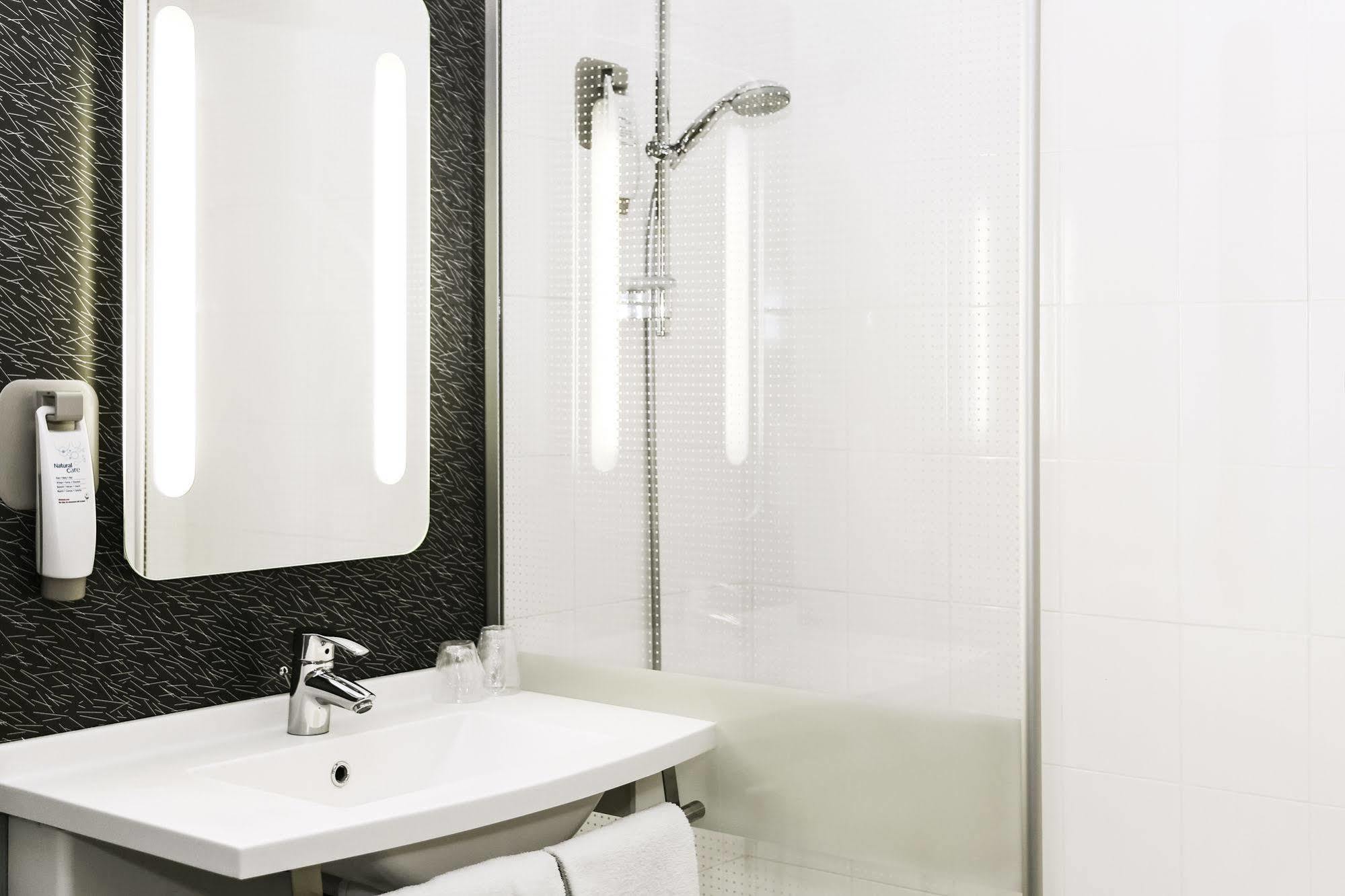 Hotel Ibis Mulhouse Ile Napoleon Sausheim Exterior foto