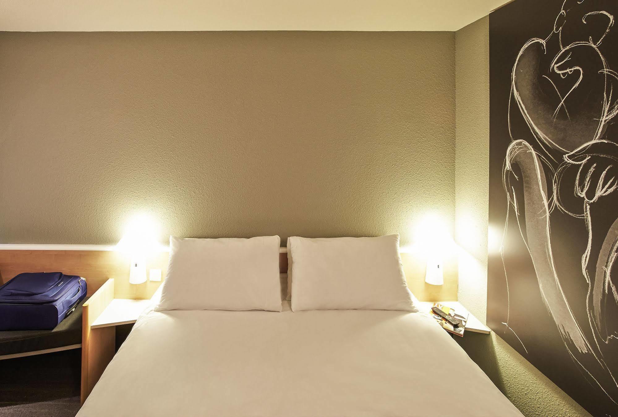 Hotel Ibis Mulhouse Ile Napoleon Sausheim Exterior foto